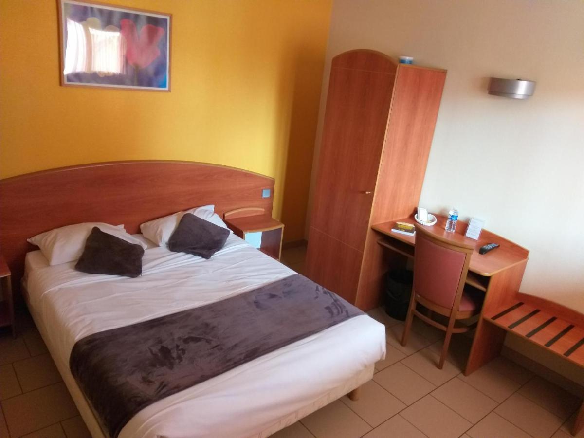 Hotel Logis - Les Paturelles 2*