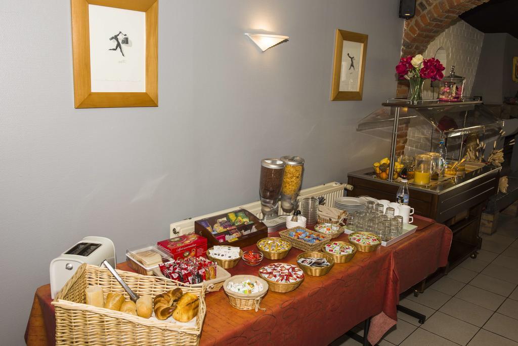 Logis - Les Paturelles Hotel