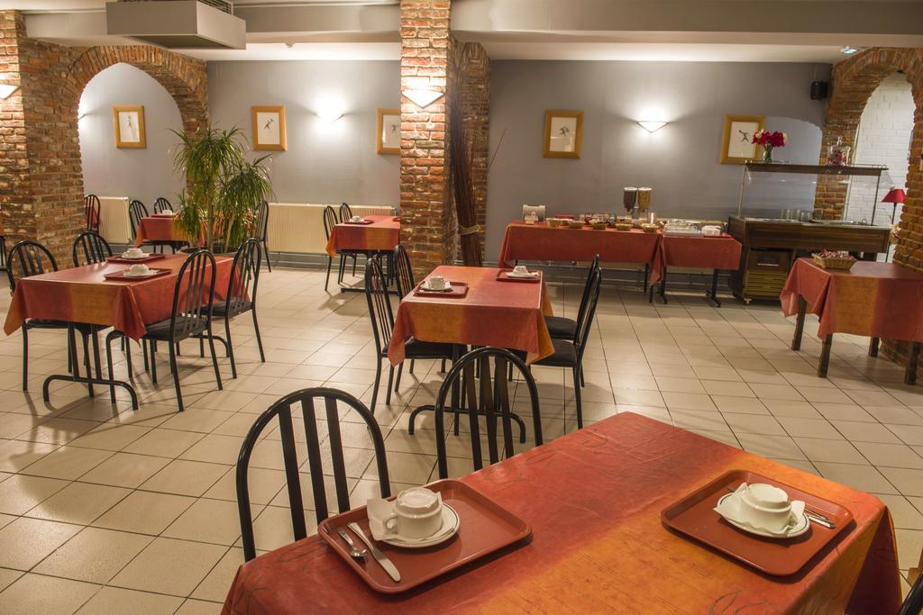 Hotel Logis - Les Paturelles Avesnelles